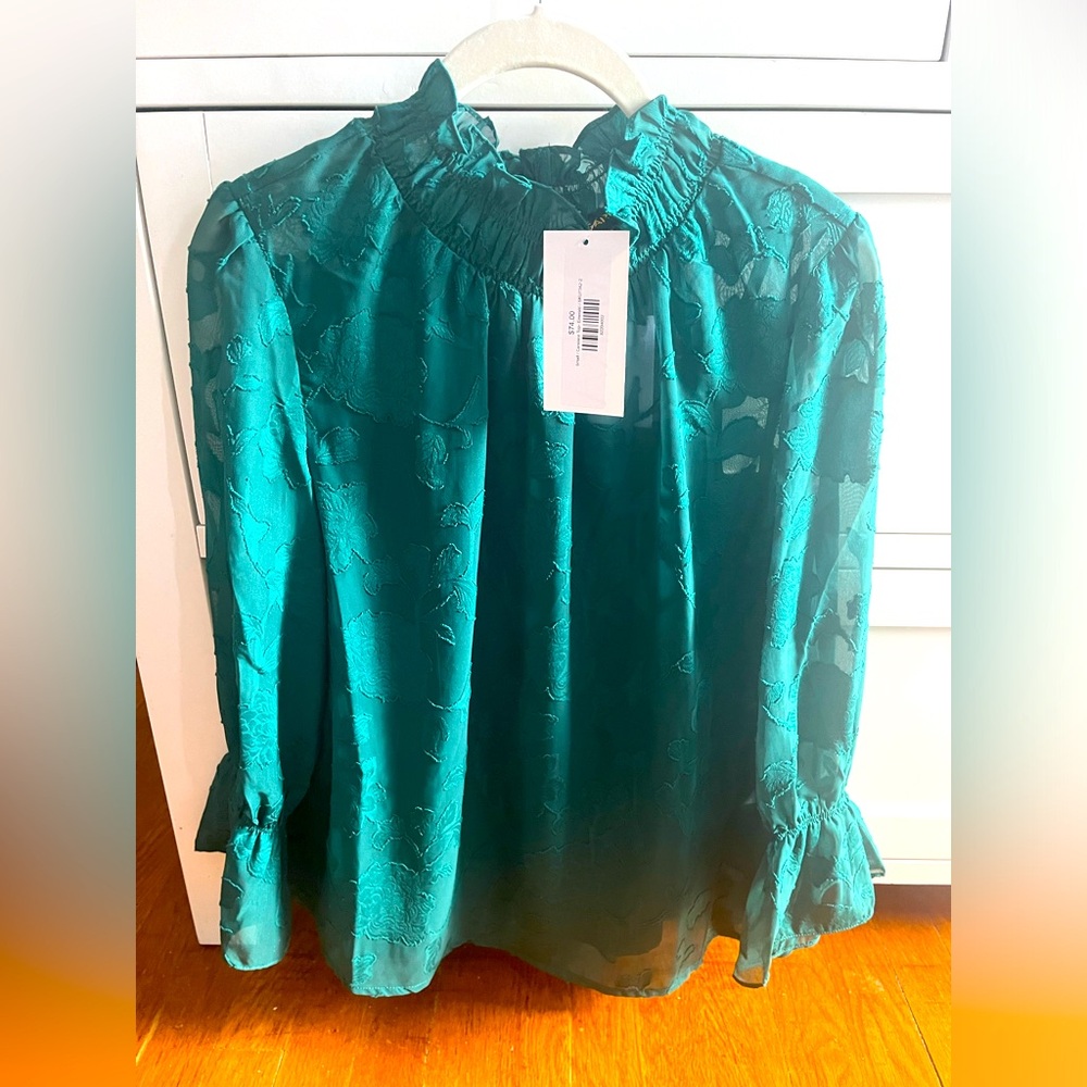 Sugarlips top Avara NWT green floral top. NWT